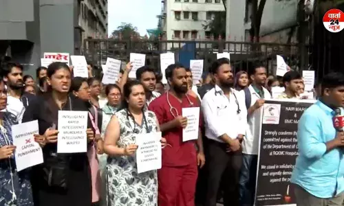 महिला डॉक्टर रेपकांड को लेकर देश भर के मेडिकल छात्रों और डॉक्टरों ने किया विरोध प्रदर्शन महिला डॉक्टर रेपकांड को लेकर देश भर के मेडिकल छात्रों और डॉक्टरों ने किया विरोध प्रदर्शन