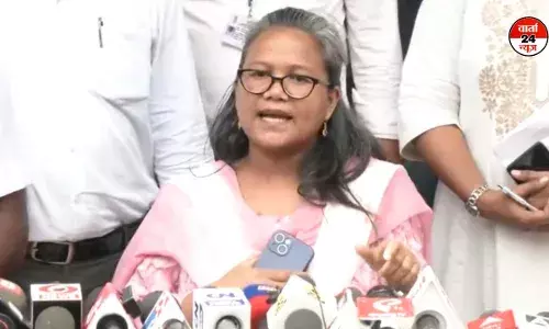 कोलकाता रेपकांड में आरोपी एक था या एक से अधिक? इस सवाल पर राष्ट्रीय महिला आयोग ने कहा- अभी कुछ कहना है मुश्किल! कोलकाता रेपकांड में आरोपी एक था या एक से अधिक? इस सवाल पर राष्ट्रीय महिला आयोग ने कहा- अभी कुछ कहना है मुश्किल!