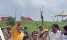 हिंदू रक्षा दल के अध्यक्ष पिंकी चौधरी को राखी बांधने जेल पहुंची महिलाएं हिंदू रक्षा दल के अध्यक्ष पिंकी चौधरी को राखी बांधने जेल पहुंची महिलाएं