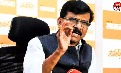 चंपई सोरेन के झामुमो छोड़ने पर संजय राउत ने भाजपा पर कसा तंज, कहा- भाजपा महाराष्ट्र और झारखंड में अस्थिरता लाना चाहती है चंपई सोरेन के झामुमो छोड़ने पर संजय राउत ने भाजपा पर कसा तंज, कहा- भाजपा महाराष्ट्र और झारखंड में अस्थिरता लाना चाहती है