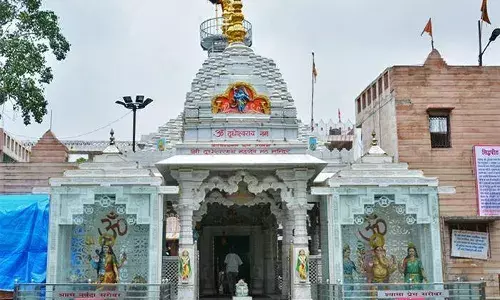 सावन के अंतिम सोमवार को मंदिरों में उमड़ा शिव भक्तों का हुजूम सावन के अंतिम सोमवार को मंदिरों में उमड़ा शिव भक्तों का हुजूम