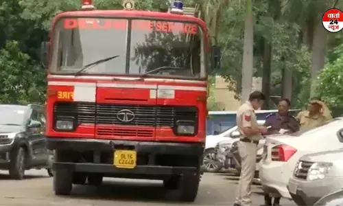 दिल्ली के कई शॉपिंग मॉल को बम से उड़ाने की धमकी, पुलिस ने शुरू की जांच दिल्ली के कई शॉपिंग मॉल को बम से उड़ाने की धमकी, पुलिस ने शुरू की जांच