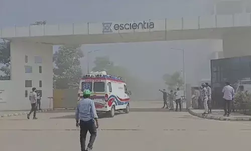 आंध्र प्रदेश के अनकापल्ली में केमिकल फैक्ट्री में विस्फोट से अब तक 15 की मौत, 30 से अधिक लोग घायल आंध्र प्रदेश के अनकापल्ली में केमिकल फैक्ट्री में विस्फोट से अब तक 15 की मौत, 30 से अधिक लोग घायल