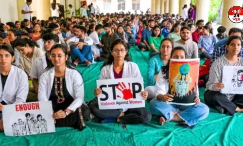 कोलकाता रेप-मर्डर केस में डॉक्टरों ने सुप्रीम कोर्ट के निर्देश पर हड़ताल ली वापस, 23 अगस्त से सेवाएं शुरू कोलकाता रेप-मर्डर केस में डॉक्टरों ने सुप्रीम कोर्ट के निर्देश पर हड़ताल ली वापस, 23 अगस्त से सेवाएं शुरू