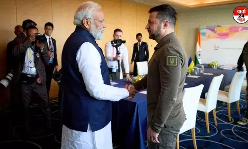 पीएम मोदी पहुंचे यूक्रेन, जेलेंस्की से युद्ध के समाधान पर करेंगे बात पीएम मोदी पहुंचे यूक्रेन, जेलेंस्की से युद्ध के समाधान पर करेंगे बात
