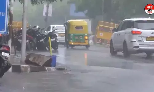 दिल्ली-एनसीआर के इलाकों में बारिश, सड़कों पर जलभराव की स्थिति दिल्ली-एनसीआर के इलाकों में बारिश, सड़कों पर जलभराव की स्थिति