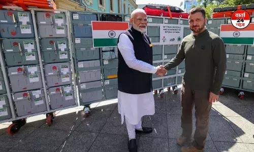 युद्धग्रस्त यूक्रेन को भारत ने चिकित्सा सहायता का BHISHM क्यूब सौंपा युद्धग्रस्त यूक्रेन को भारत ने चिकित्सा सहायता का BHISHM क्यूब सौंपा