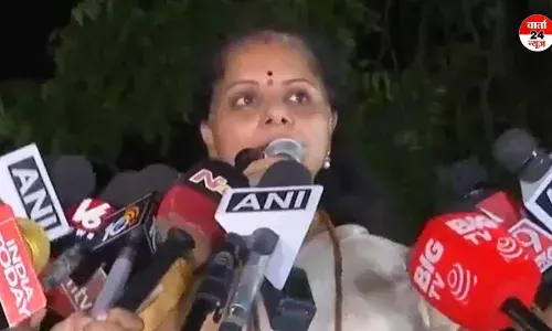 के. कविता आई तिहाड़ जेल से बाहर, पति-बेटे से मिलकर हुई भावुक के. कविता आई तिहाड़ जेल से बाहर, पति-बेटे से मिलकर हुई भावुक