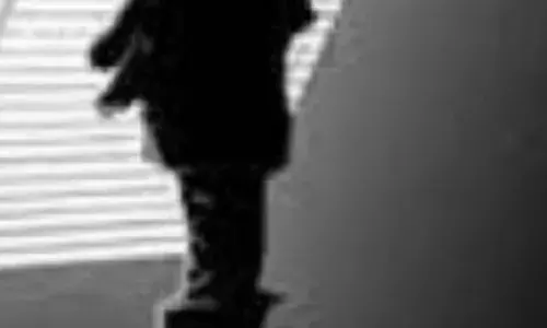 मनमुटाव के बाद पत्नी गई थी मायके, युवक ने फंदा लगाकर दी जान मनमुटाव के बाद पत्नी गई थी मायके, युवक ने फंदा लगाकर दी जान