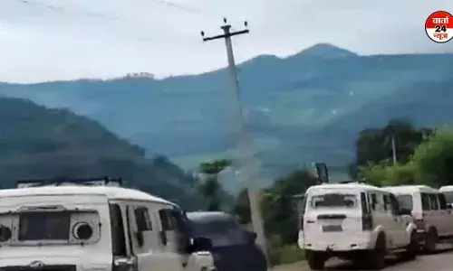 कश्मीर के कुपवाड़ा में सुरक्षाबलों और आतंकियों के बीच मुठभेड़ में तीन आतंकियों की मौत, राजौरी में मुठभेड़ जारी कश्मीर के कुपवाड़ा में सुरक्षाबलों और आतंकियों के बीच मुठभेड़ में तीन आतंकियों की मौत, राजौरी में मुठभेड़ जारी