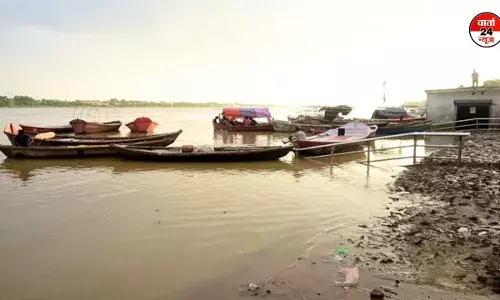 गंगा-यमुना खतरे के निशान पर आई, 24 घंटे से प्रयागराज में लगातार बारिश जारी गंगा-यमुना खतरे के निशान पर आई, 24 घंटे से प्रयागराज में लगातार बारिश जारी