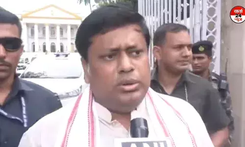 सुकांता मजूमदार ने राज्यपाल सी.वी.आनंद बोस से की मुलाकात, कहा- संविधान के अनुसार बंगाल के लोगों की रक्षा के लिए कदम उठाने की जरूरत है सुकांता मजूमदार ने राज्यपाल सी.वी.आनंद बोस से की मुलाकात, कहा- संविधान के अनुसार बंगाल के लोगों की रक्षा के लिए कदम उठाने की जरूरत है