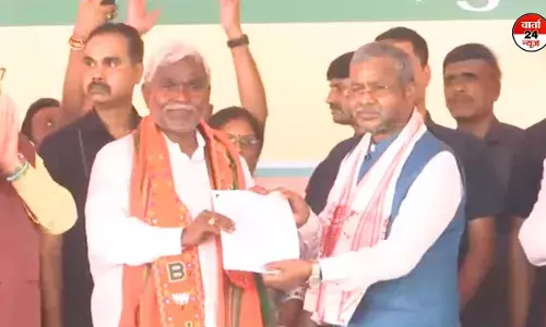 झारखंड के पूर्व सीएम चंपई सोरेन भाजपा में हुए शामिल झारखंड के पूर्व सीएम चंपई सोरेन भाजपा में हुए शामिल