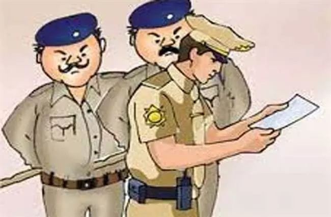 लोनी थाने के तीन पुलिसकर्मी लाइन हाजिर लोनी थाने के तीन पुलिसकर्मी लाइन हाजिर