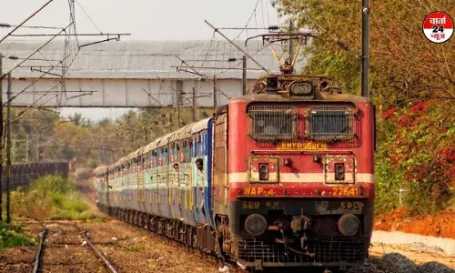 भारी बारिश के चलते आंध्र प्रदेश और तेलंगाना में 100 से ज्यादा ट्रेनें रद्द भारी बारिश के चलते आंध्र प्रदेश और तेलंगाना में 100 से ज्यादा ट्रेनें रद्द