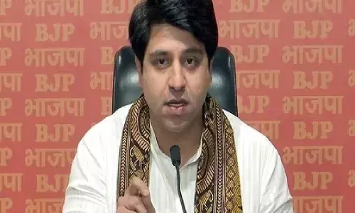 एंटी रेप बिल पर अब सियासत! शहजाद पूनावाला ने कहा- ममता बनर्जी के पास प्रदर्शनकारी डॉक्टरों या पीड़िता के प्रति कोई ममता नहीं है एंटी रेप बिल पर अब सियासत! शहजाद पूनावाला ने कहा- ममता बनर्जी के पास प्रदर्शनकारी डॉक्टरों या पीड़िता के प्रति कोई ममता नहीं है