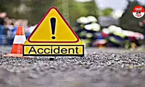 यूपी के हाथरस में भयावह सड़क हादसा, बच्चे और महिलाओं समेत 15 लोगों की मौत, 13 घायल यूपी के हाथरस में भयावह सड़क हादसा, बच्चे और महिलाओं समेत 15 लोगों की मौत, 13 घायल