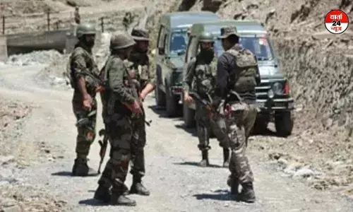 जम्मू-कश्मीर के नौशेरा में दो आतंकवादी ढेर, AK-47 सहित युद्ध-संबंधी सामान बरामद जम्मू-कश्मीर के नौशेरा में दो आतंकवादी ढेर, AK-47 सहित युद्ध-संबंधी सामान बरामद