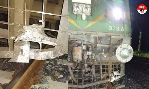 कानपुर के बाद अब अजमेर में ट्रेन पलटाने की साजिश! रेलवे ट्रैक पर रखे गए सीमेंट के ब्लॉक कानपुर के बाद अब अजमेर में ट्रेन पलटाने की साजिश! रेलवे ट्रैक पर रखे गए सीमेंट के ब्लॉक