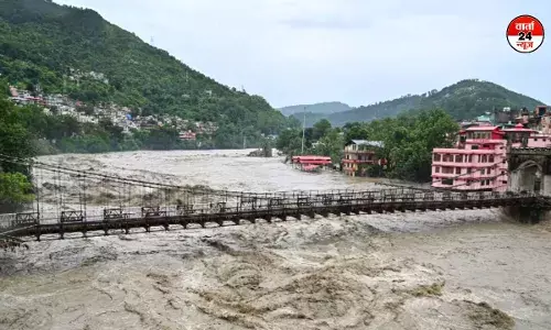 उत्तराखंड के चमोली में भारी बारिश से भूस्खलन, निचले इलाकों के लिए अलर्ट जारी उत्तराखंड के चमोली में भारी बारिश से भूस्खलन, निचले इलाकों के लिए अलर्ट जारी