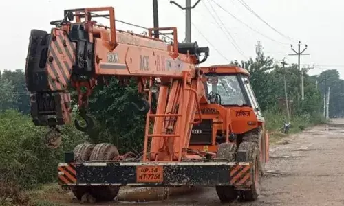 कैंटर को निकालने गए क्रेन चालक की मौके पर मौत कैंटर को निकालने गए क्रेन चालक की मौके पर मौत