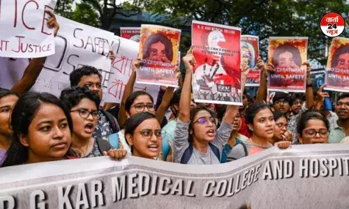 कोलकाता केस मामले में प्रदर्शनकारी डॉक्टरों ने काम पर वापस लौटने का किया एलान कोलकाता केस मामले में प्रदर्शनकारी डॉक्टरों ने काम पर वापस लौटने का किया एलान