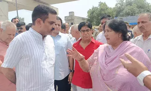 प्रभारी मंत्री असीम अरुण ने किया अप्सरा बार्डर पर पड़े कूड़े के ढेर का निरीक्षण, अधिकारियों को दिए ये निर्देश प्रभारी मंत्री असीम अरुण ने किया अप्सरा बार्डर पर पड़े कूड़े के ढेर का निरीक्षण, अधिकारियों को दिए ये निर्देश