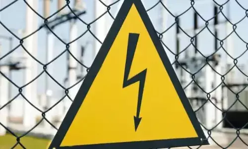 मजदूर की करंट लगने से मौत, रेलिंग बनाते समय लगा करंट