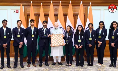 पीएम मोदी ने 45वें शतरंज ओलंपियाड में स्वर्ण जीतने वाले ओपन और महिला दोनों वर्गों से की मुलाकात, जानें खिलाड़ियों से क्या हुई पीएम की बातचीत