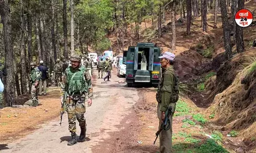 जम्मू-कश्मीर के कुलगाम में मुठभेड़, पुलिस अधिकारी सहित तीन जवान घायल