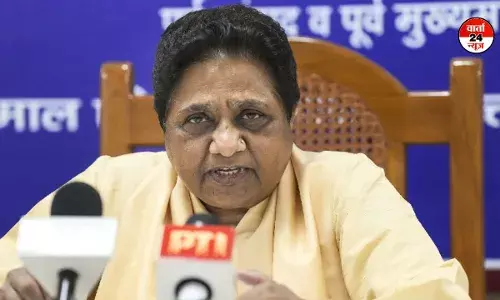 हाथरस सत्संग भगदड़ कांड: मायावती ने कहा- दाखिल चार्जशीट में भोले बाबा का नाम ना होना राज्य सरकार का संरक्षण बता रहा हाथरस सत्संग भगदड़ कांड: मायावती ने कहा- दाखिल चार्जशीट में भोले बाबा का नाम ना होना राज्य सरकार का संरक्षण बता रहा