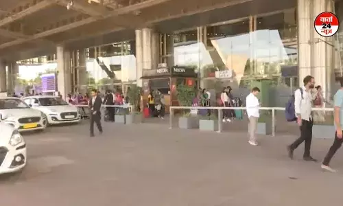 जयपुर के एयरपोर्ट को बम से उड़ाने की मिली धमकी, CISF ने तलाशी की शुरू जयपुर के एयरपोर्ट को बम से उड़ाने की मिली धमकी, CISF ने तलाशी की शुरू