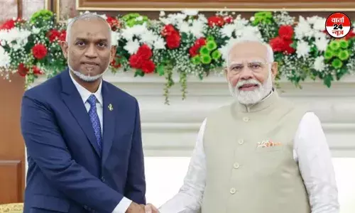 भारत ने मालदीव को 30 बिलियन रुपए की दी सहायता! पीएम मोदी ने कहा- जल्द ही भारत और मालदीव UPI के जरिए जुड़ जाएंगे भारत ने मालदीव को 30 बिलियन रुपए की दी सहायता! पीएम मोदी ने कहा- जल्द ही भारत और मालदीव UPI के जरिए जुड़ जाएंगे