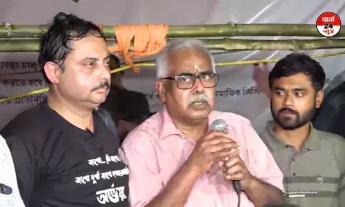 अनशन कर रहे जूनियर डॉक्टरों से आईएमए के अध्यक्ष ने की मुलाकात, कहा- ये चिकित्सा पेशे के संघर्षशील नायक हैं अनशन कर रहे जूनियर डॉक्टरों से आईएमए के अध्यक्ष ने की मुलाकात, कहा- ये चिकित्सा पेशे के संघर्षशील नायक हैं