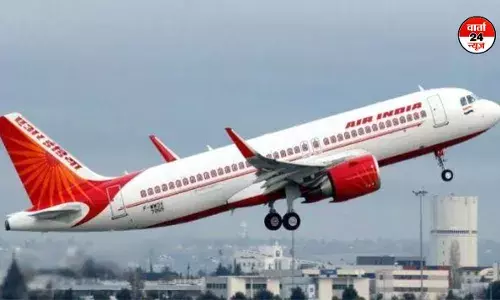 दिल्ली से शिकागो जा रही एयर इंडिया की फ्लाइट कनाडा डायवर्ट, ऑनलाइन मिली थी बम की धमकी दिल्ली से शिकागो जा रही एयर इंडिया की फ्लाइट कनाडा डायवर्ट, ऑनलाइन मिली थी बम की धमकी