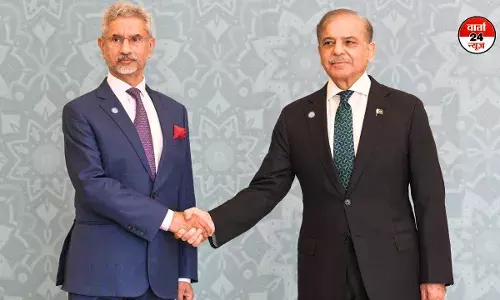 पाकिस्तान के पीएम ने SCO शिखर सम्मेलन में डॉ.एस जयशंकर का किया स्वागत, SCO समिट के दूसरे दिन लेंगे हिस्सा पाकिस्तान के पीएम ने SCO शिखर सम्मेलन में डॉ.एस जयशंकर का किया स्वागत, SCO समिट के दूसरे दिन लेंगे हिस्सा