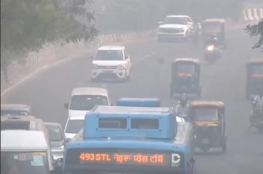 दिल्लीवाले दमघोंटू हवा में सांस लेने को मजबूर, वायु गुणवत्ता सूचकांक बेहद खराब श्रेणी में पहुंची