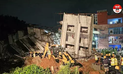 बेंगलुरु इमारत ढहने से पांच की मौत, 5 घायल, मलबे में अभी भी कुछ लोगों के फंसे होने की आशंका बेंगलुरु इमारत ढहने से पांच की मौत, 5 घायल, मलबे में अभी भी कुछ लोगों के फंसे होने की आशंका