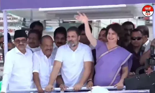 वायनाड में नामांकन से पहले प्रियंका का रोड शो, उनके साथ उनके पति रॉबर्ट वाड्रा और राहुल गांधी भी मौजूद वायनाड में नामांकन से पहले प्रियंका का रोड शो, उनके साथ उनके पति रॉबर्ट वाड्रा और राहुल गांधी भी मौजूद