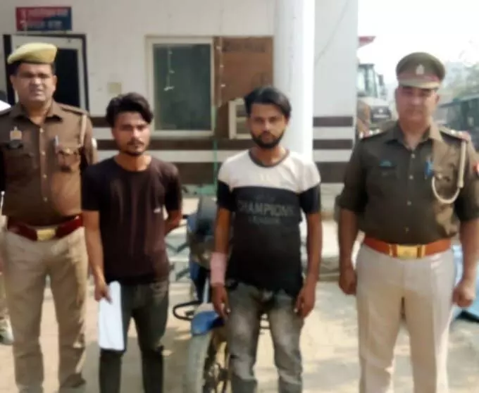 पुलिस ने चेकिंग के दौरान दो वाहन चोरों को किया गिरफ्तार पुलिस ने चेकिंग के दौरान दो वाहन चोरों को किया गिरफ्तार