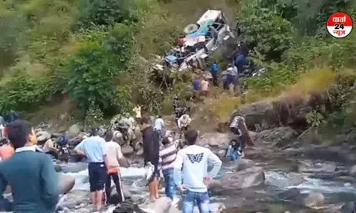 उत्तराखंड के अल्मोड़ा में भीषण सड़क हादसा, बस खाई में गिरी, 36 यात्रियों की मौत, बचाव कार्य जारी उत्तराखंड के अल्मोड़ा में भीषण सड़क हादसा, बस खाई में गिरी, 36 यात्रियों की मौत, बचाव कार्य जारी