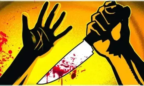 युवक की चाकू मारकर हत्या, अवैध संबंधों के चलते हत्या की जताई जा रही आशंका युवक की चाकू मारकर हत्या, अवैध संबंधों के चलते हत्या की जताई जा रही आशंका