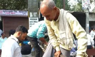 जिला जज के खिलाफ वकीलों का भड़का गुस्सा, कचहरी का मुख्य मार्ग किया बंद