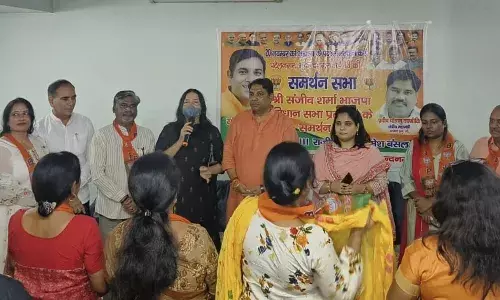 शहर के बुजुर्गों ने संजीव शर्मा को दिया जीत का आशीर्वाद, भाजपा प्रत्याशी ने किया धन्यवाद शहर के बुजुर्गों ने संजीव शर्मा को दिया जीत का आशीर्वाद, भाजपा प्रत्याशी ने किया धन्यवाद