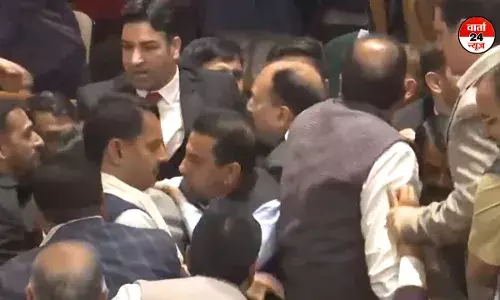 जम्मू-कश्मीर के विधानसभा में हुई हाथापाई! अनुच्छेद 370 की बहाली का पोस्टर लेकर आने पर हुआ बवाल जम्मू-कश्मीर के विधानसभा में हुई हाथापाई! अनुच्छेद 370 की बहाली का पोस्टर लेकर आने पर हुआ बवाल