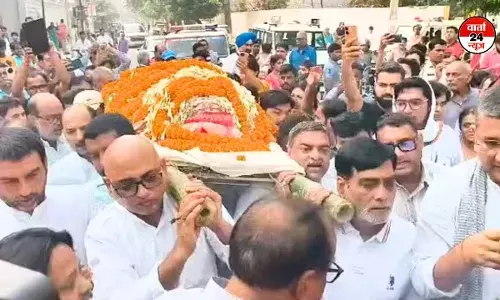 बिहार कोकिला शारदा सिन्हा पंचतत्व में हुईं विलीन! अंतिम यात्रा में बजाए गए छठ के गीत बिहार कोकिला शारदा सिन्हा पंचतत्व में हुईं विलीन! अंतिम यात्रा में बजाए गए छठ के गीत