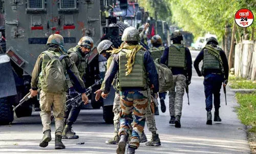 जम्मू-कश्मीर के सोपोर में सुरक्षाबलों और आतंकियों के बीच मुठभेड़ जम्मू-कश्मीर के सोपोर में सुरक्षाबलों और आतंकियों के बीच मुठभेड़