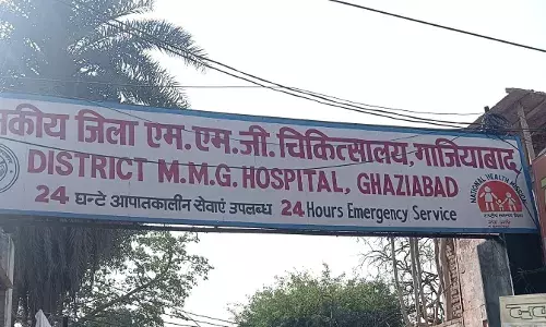 बढ़ते प्रदूषण के कारण सरकारी और प्राइवेट अस्पतालों में आंखों में जलन की समस्या लेकर पहुंचे हजारों मरीज