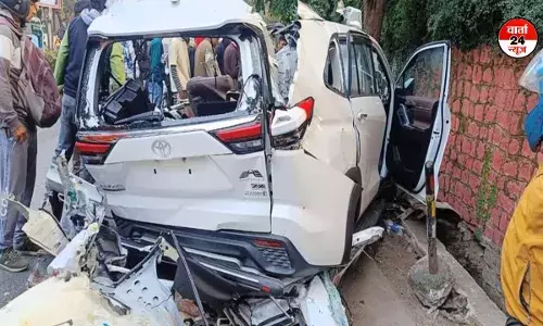 देहरादून में ट्रक से टकराई इनोवा कार, हादसे की शिकार में 3 लड़कियों समेत 6 की मौत