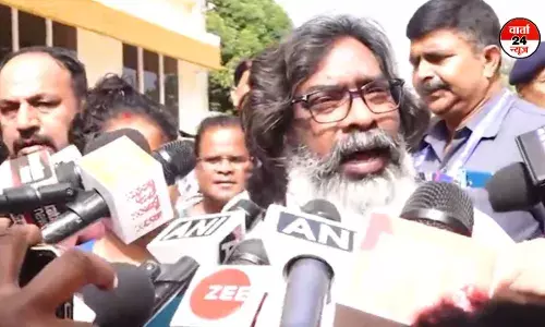 झारखंड विधानसभा चुनाव: सीएम हेमंत सोरेन ने अपनी पत्नी के साथ डाला वोट झारखंड विधानसभा चुनाव: सीएम हेमंत सोरेन ने अपनी पत्नी के साथ डाला वोट